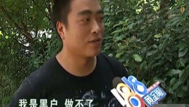 男子交9500买二手车,贷款被拒后不想买了,车行