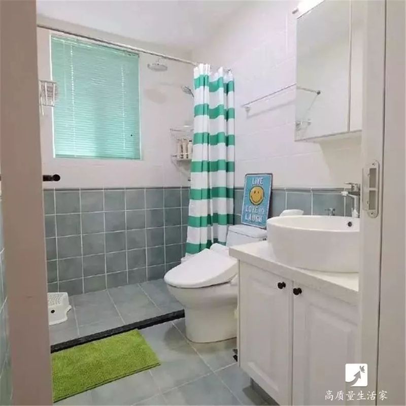 卫生间别再做淋浴房了,现在流行这样,实用又漂亮