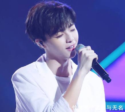 陈立农粉丝见面会唱《纸短情长》,网友:未来的