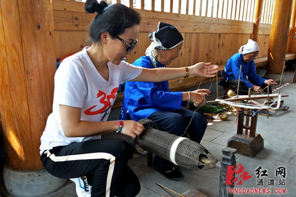 文化与自然遗产日:千余名游客侗寨品\"非遗\"