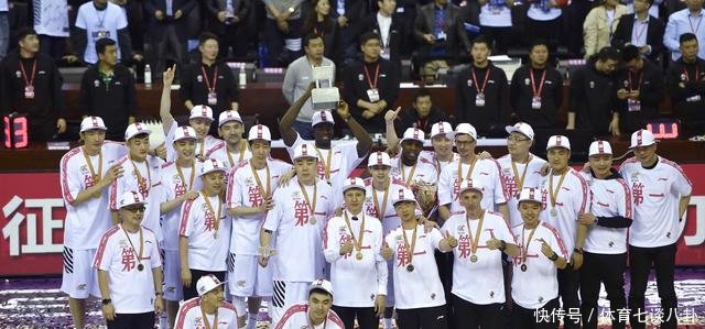 他们是CBA的金州勇士队,15连胜的卫冕冠军,教