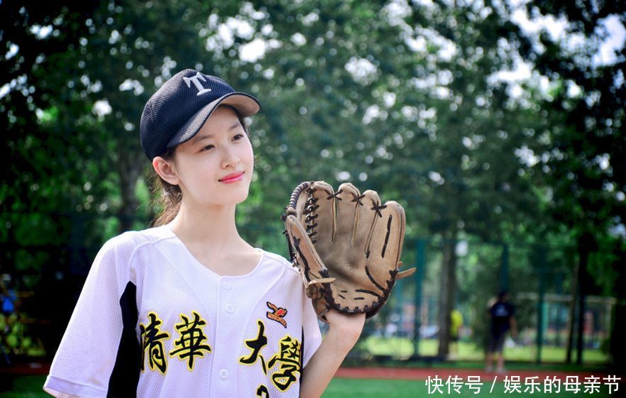 奶茶妹妹的5张相片,刘强东看了不得不爱