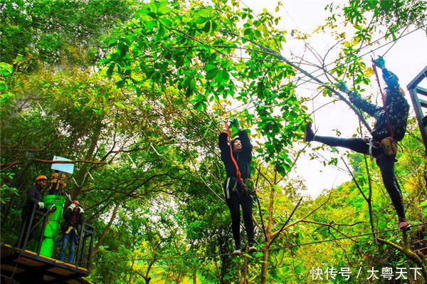 瑜珈美女在佛山南丹山高空大秀一字马,看呆了