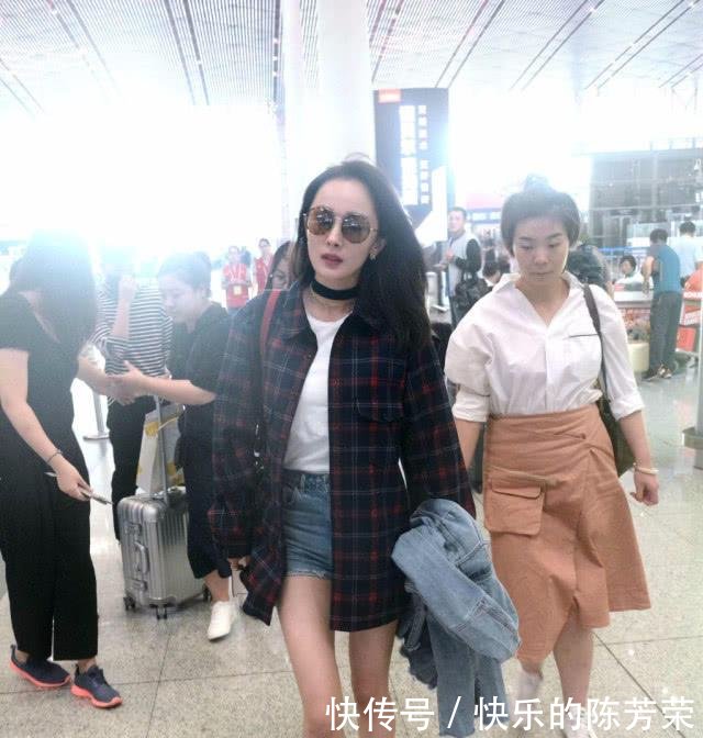 路人曝光杨幂未P图照片,素颜差别较大,但颜值