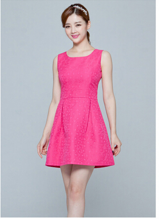 这件枚红色裙子配什么颜色披肩好看_360问答