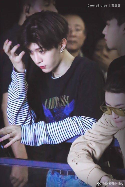 黄明昊范丞丞因为粉丝彻夜应援感动落泪,陈立