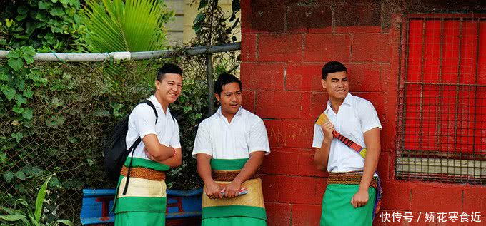 这个地方以胖为美，男士的正装是裙子，你知道是哪里吗