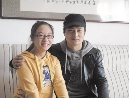 因星光大道成名,成名后却抛弃妻子,今二婚娶小