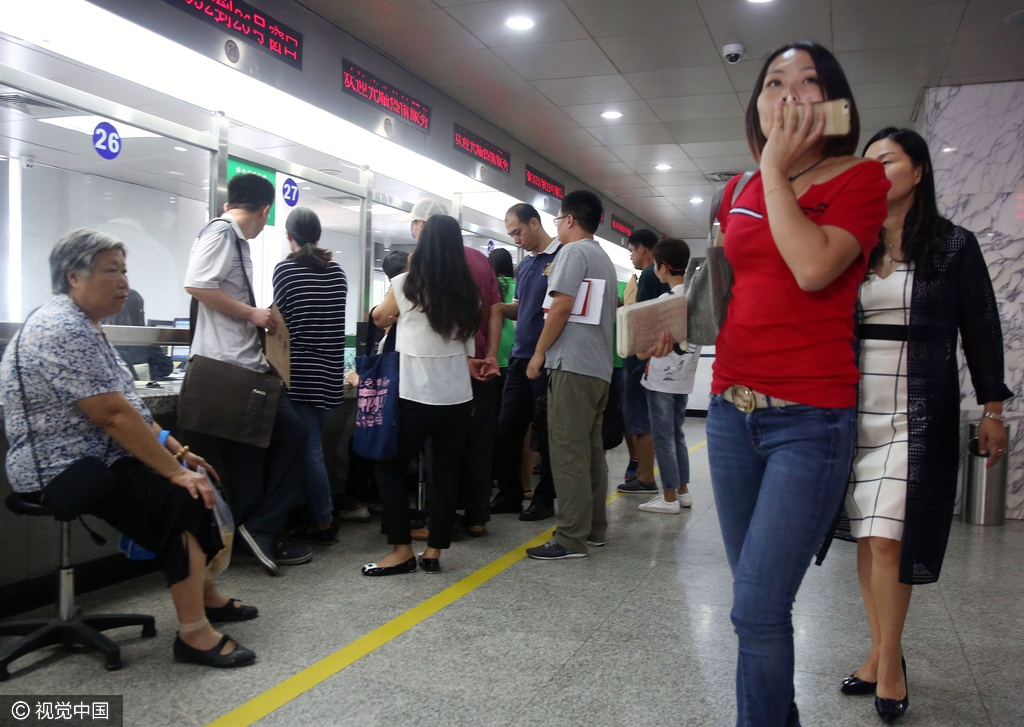 北京二手房市场交易火爆 过户黄牛号叫价12万元