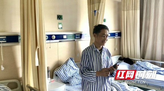 \"老歌王\"不惧肺癌 病房自编歌曲为高考学子加油鼓劲