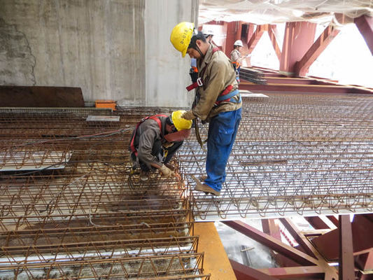 钢筋桁架楼承板施工流程视频讲解（钢筋桁架楼承板施工流程） 钢结构钢结构停车场设计 第3张