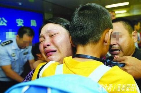 女子街上偶遇被拐三年的儿子,转身狠心离去,十天后被赞伟大妈妈