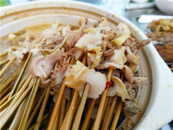 郑州夜市新秀\"洛阳王胖子涮牛肚\"开张 食客们争相尝鲜