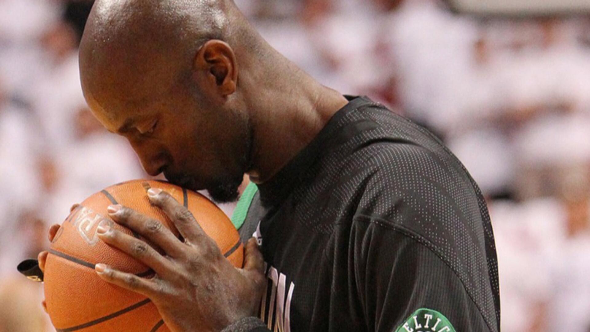 北京时间9月24日,nba传奇球星加内特在个人媒体上正式宣布退役,结束