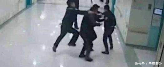 结婚五年终于怀孕,被熊孩子撞倒在地,孩子家长