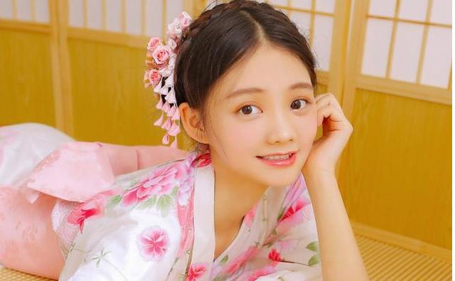 夸女生的话,有点创意的,瞬间让你和屌丝不一样