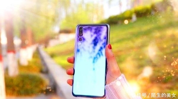 小米旗舰跌900,比华为便宜1700,8G+骁龙845+