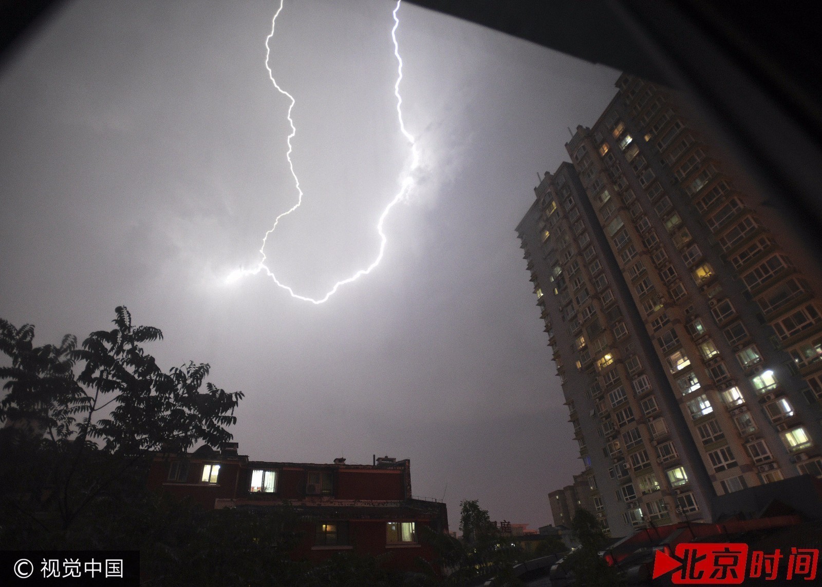 雷电震撼之美!飑线天气突袭北京-北京时间
