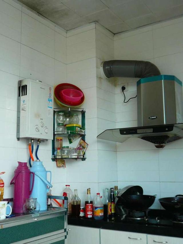 厨房热水器如何安装视频 t0146083b992391a86c.jpg?size=640x853