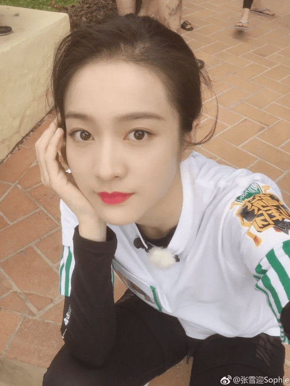 杨紫和秦俊杰真分手了！疑似被绿？男方和某小花摸脸，吃饭，玩暧昧？