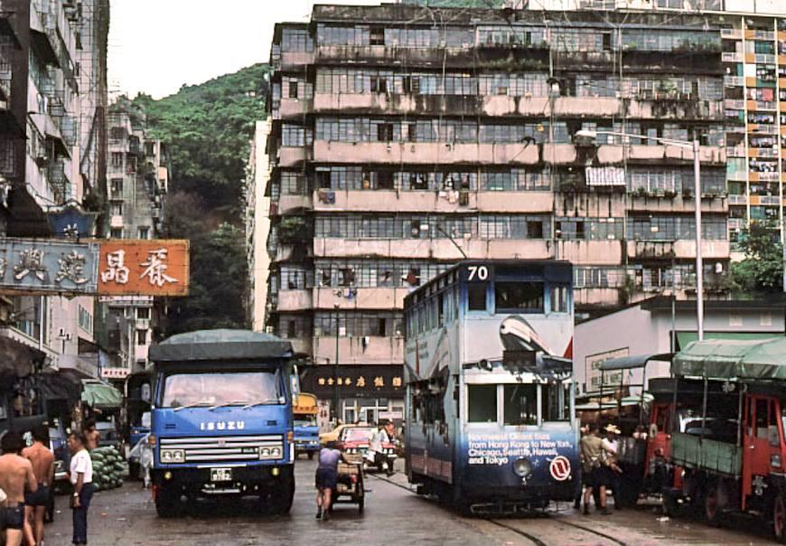 老照片:香港生活1980年,湾仔道的大排档_【快