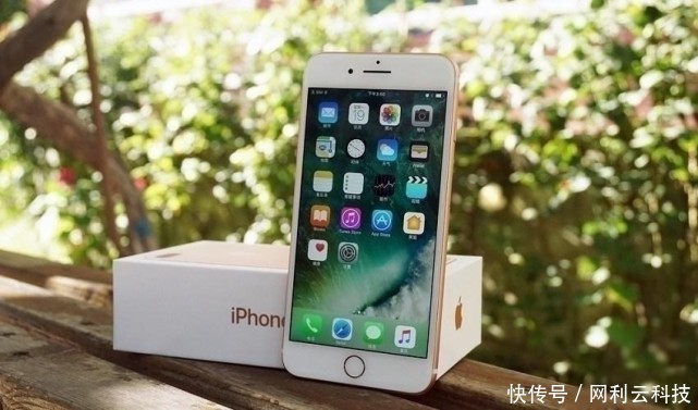 iPhone X刚掉水里就变这样?苹果店员回应:不是