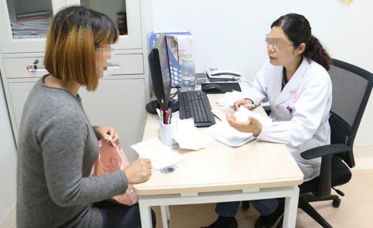 婚后一个月例假没来,家人以为怀孕了,医生检查