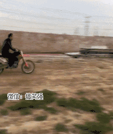 爆笑gif图 在饭店偶遇女神 这红唇这眼线,你心动了吗