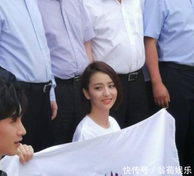 路人镜头下的佟丽娅,惊呆网友经得起考验的美