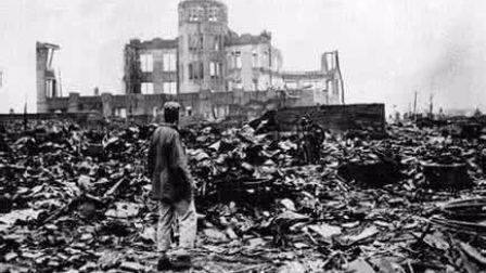 日本教课书如何描述美国原子弹事件?编得差点