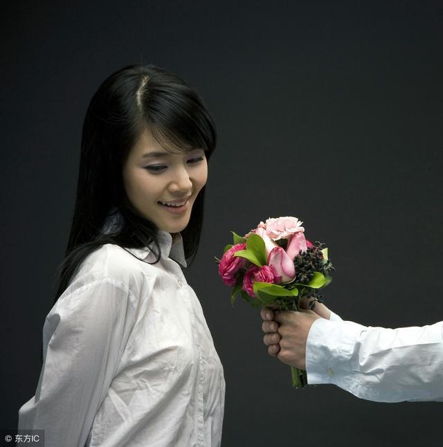 丈母娘索要50万彩礼,新郎怒娶伴娘!爱情金钱你