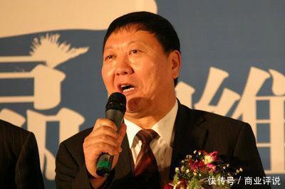 父亲为50元把他卖掉,长大后去养牛,后创办百亿企业却被踢出局