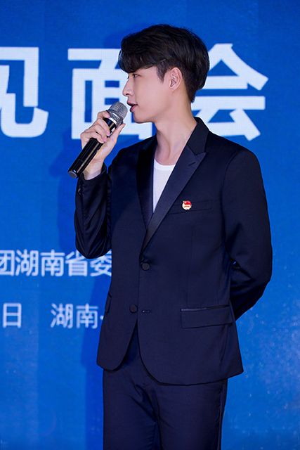 张艺兴被续聘为湖南共青团宣传工作大使 网友：长沙小骄傲非浪得虚名