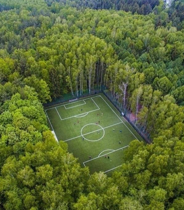 世界上最美的足球场:有的漂浮水中,有的林立山