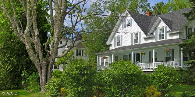 我年薪四十万,婚后给农村父母盖了洋房,老公怒