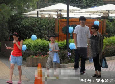 47岁无奈领养女,至今和继子有隔阂,如今59岁把