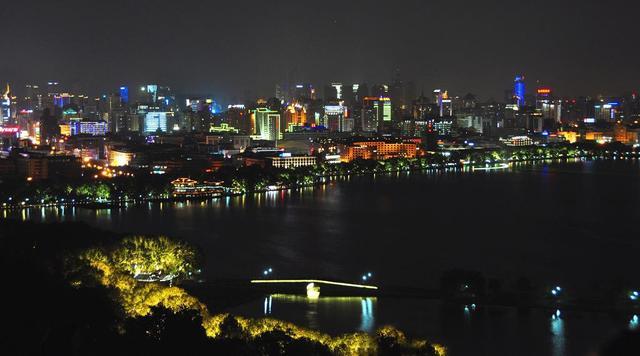 溥仪游览西湖,他向李淑贤揭示了三潭印月一个不为人知的秘密!