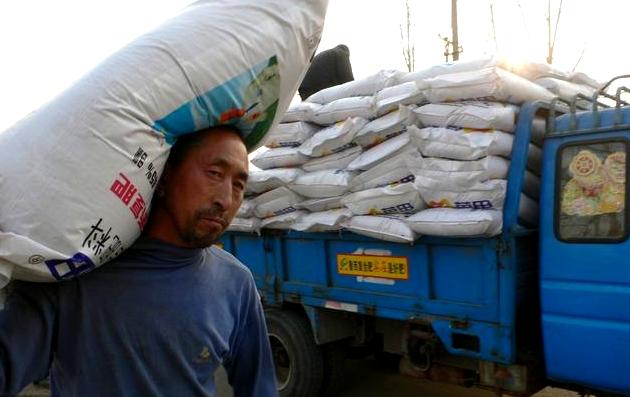 农民生活水平提高了,却说钱越来越不好挣了,看