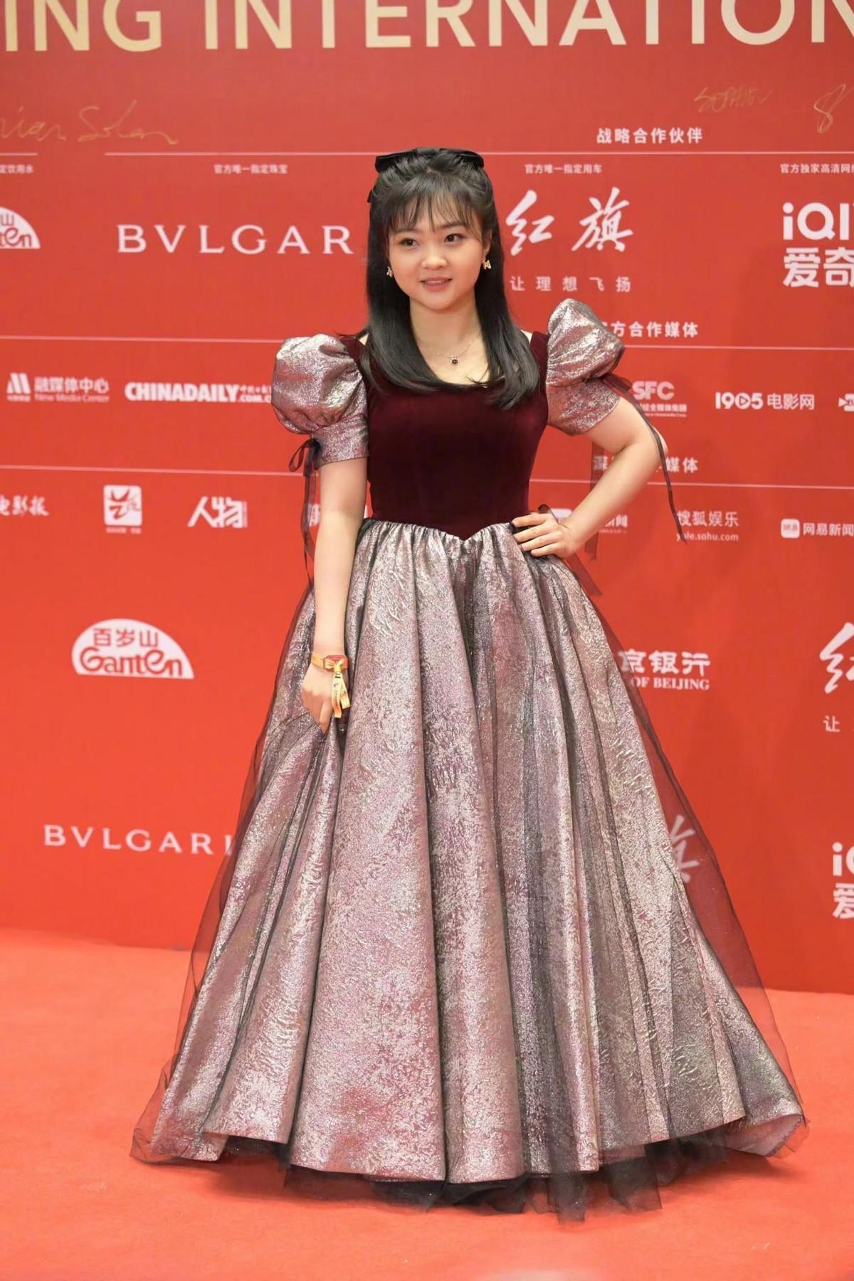 林妙可 林妙可24了审美还没变，难得走红毯又穿公主裙，臃肿老气像大妈- 360娱乐