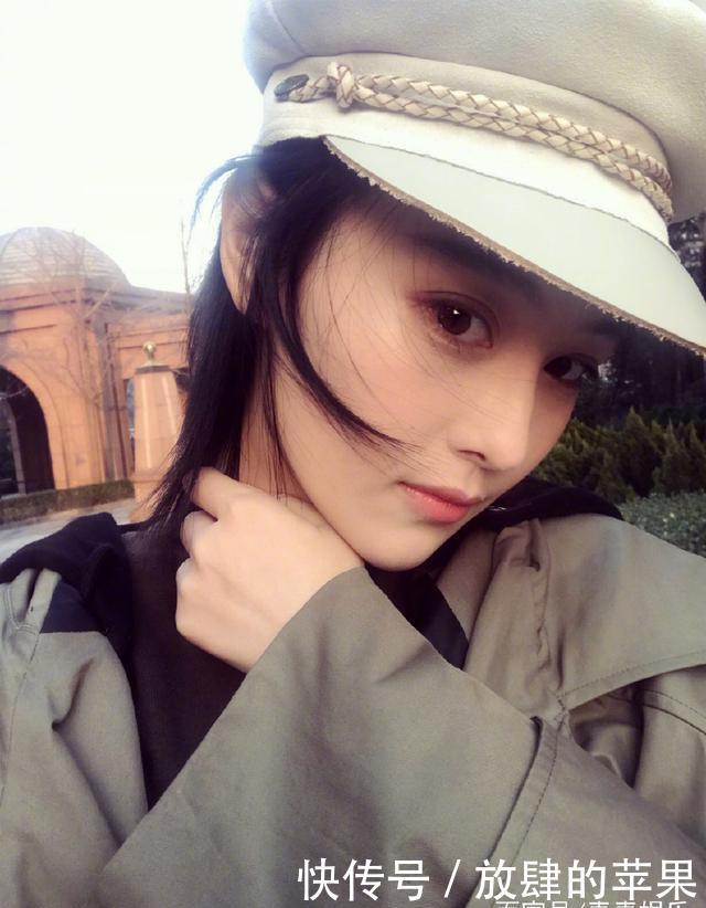 张馨予亲自上网查询婴儿用品,全身散发出母爱