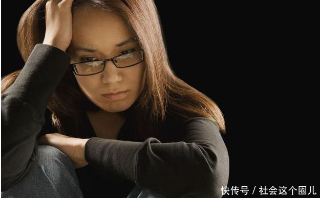 怀孕了婆婆催我回娘家，忘带钱包回家，婆婆看到我吓得锅铲掉地上