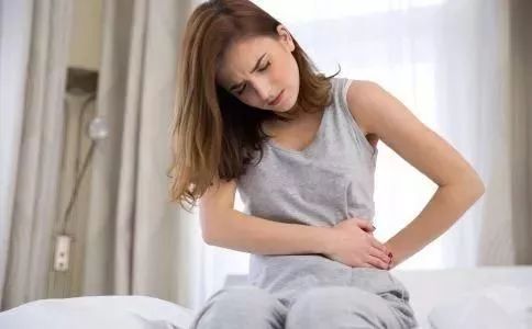 23岁女大学生腹痛难忍去医院,医生一看:你马上