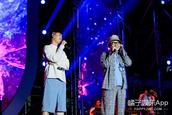 华晨宇说9月份的演唱会有大惊喜，可能会飞到天上唱！