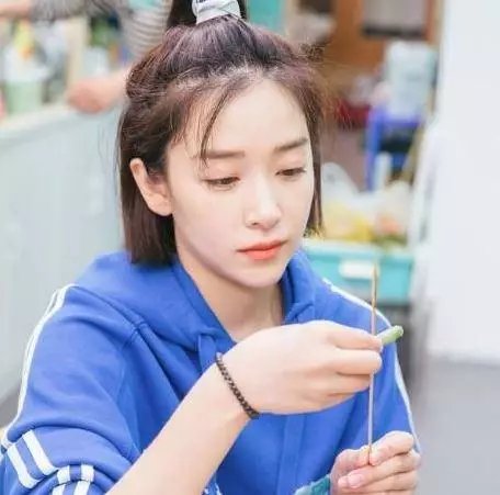 《亲爱的客栈》阚清子穿过5套衣服,图2很少女