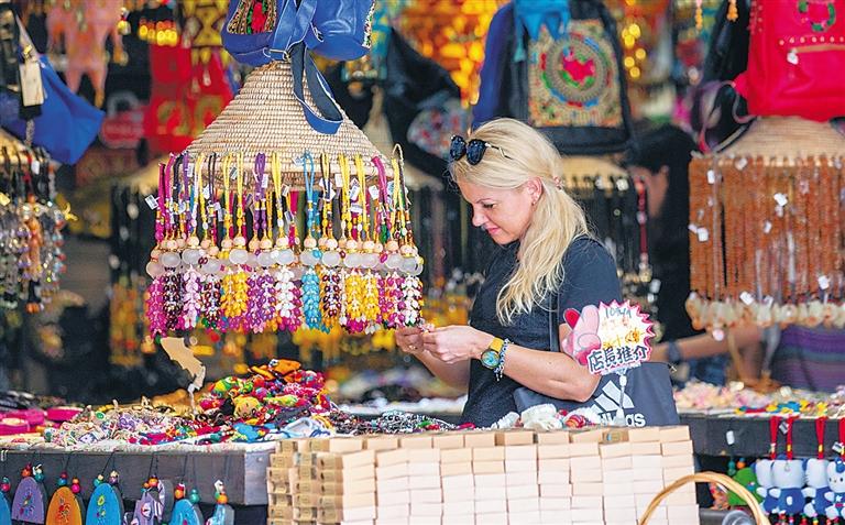 我省推进59国免签配套措施落地 游客赞来琼\"很方便\"