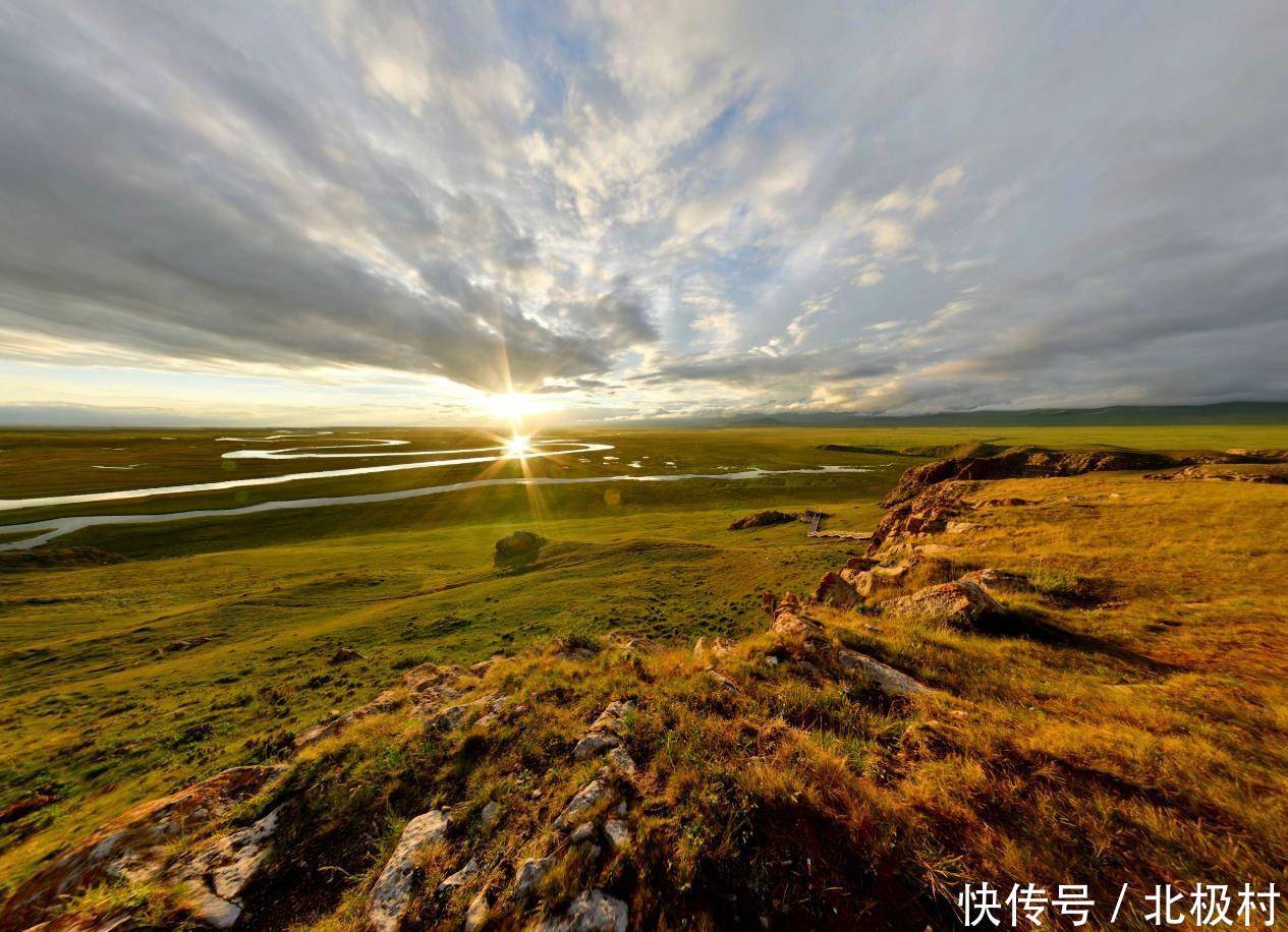 面积最大的地级行政区，相当于四省面积之和的巴音郭楞蒙古自治州