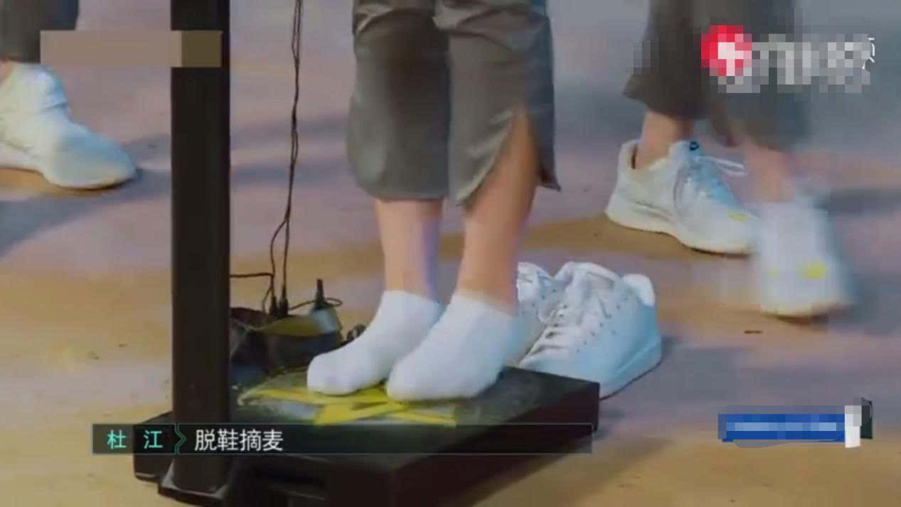 陈乔恩鬼鬼听到要量体重实力拒绝，程潇脱鞋摘麦还被吐糟是最重的