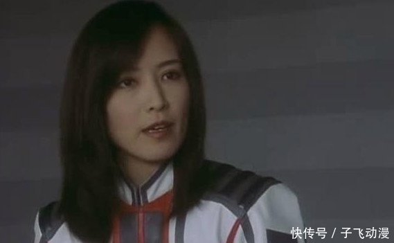 迪迦奥特曼:胜利队队长居间惠很神秘,神光棒还