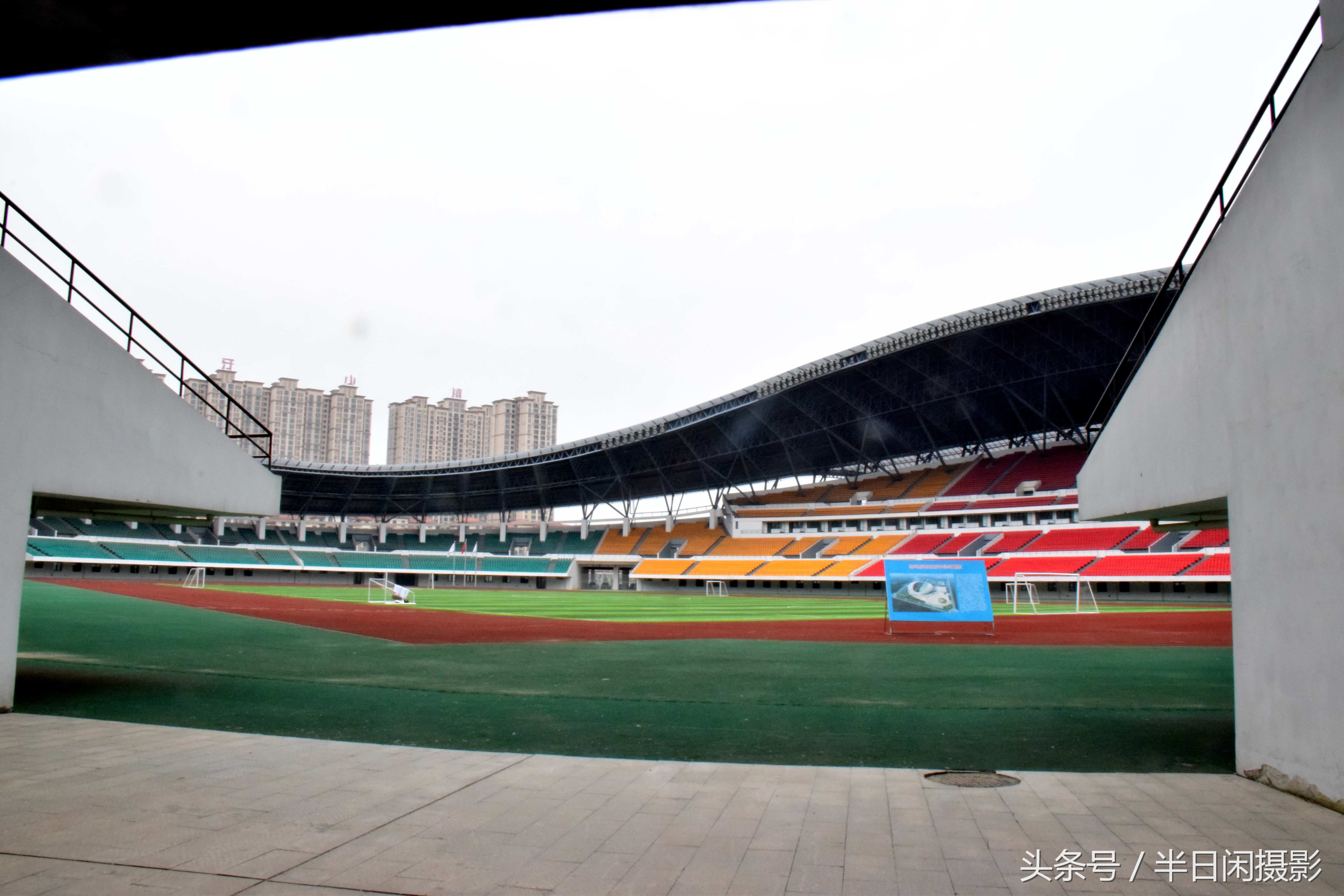 国家体育场运用了什么的原理_体育场跑道是什么形状(2)