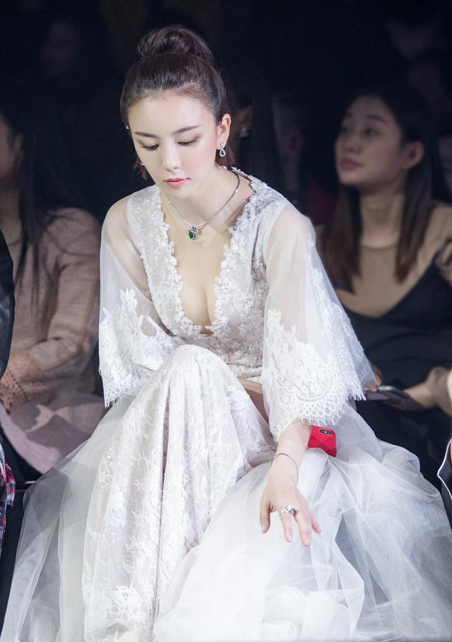 不愧是民国第一美，她的亮相才是大家心中众望所归最具国风的艺人